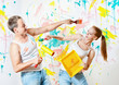 Foto: Young couple making repairs Young couple making repairs