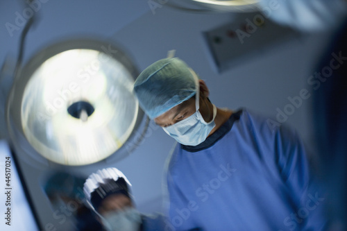 Photo: Surgeons working in operating room Surgeons working in operating room