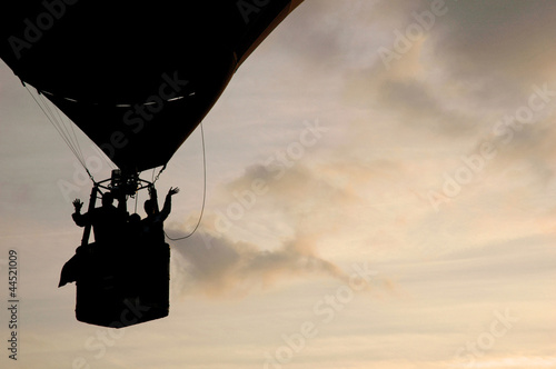 Photo: Silueta de globo aerostático Silueta de globo aerostático