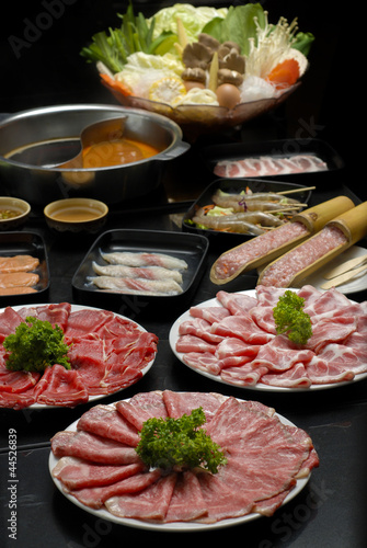 Photo: すき焼き : Sukiyaki Fresh Beef pork slices, Vegetable, Dinner Set すき焼き : Sukiyaki Fresh Beef pork slices, Vegetable, Dinner Set