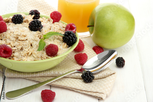 Foto: tasty oatmeal with berries and glass of juice, tasty oatmeal with berries and glass of juice,