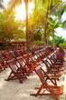 Foto: Wooden Deck Chairs in Caribbean Beach Wooden Deck Chairs in Caribbean Beach