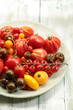 Verschiedene Tomatensorten in einer Schale