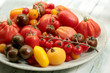 Verschiedene Tomatensorten frisch gewaschen