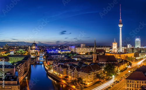 Photo: Berliner Skyline zur blauen Stunde Querformat Berliner Skyline zur blauen Stunde Querformat