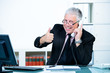 Photo: erfolgreicher seniorchef am telefon erfolgreicher seniorchef am telefon