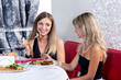 Foto: Girls dining Girls dining