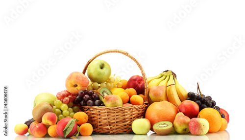 Foto: Assortment of exotic fruits in basket isolated on white Assortment of exotic fruits in basket isolated on white