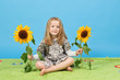 Mädchen mit Sonnenblumen