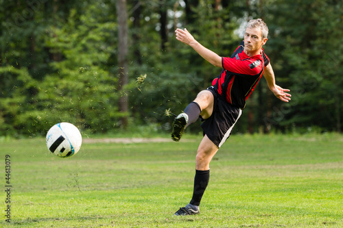 Photo: Fußballer beim Torschuß Fußballer beim Torschuß