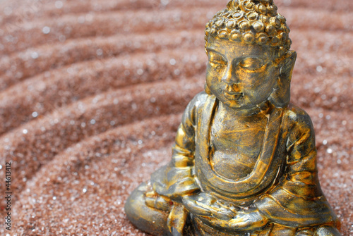 Photo: Buddhafigur im Zengarten Buddhafigur im Zengarten