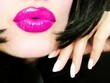 Foto: Sexy pretty woman with pink lips sending a kiss / smooch Sexy pretty woman with pink lips sending a kiss / smooch