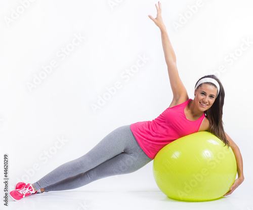 Photo: hermosa mujer morena practicando ejercicio físico hermosa mujer morena practicando ejercicio físico