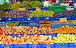 Marktstand mit frischem Obst