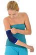 Junge Frau mit Bandage