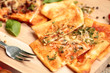 Pizzabrot mit etwas Parmesan und Kräutern