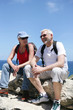 Foto: Couple taking a break on a hike Couple taking a break on a hike