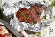 Rindersteak in Alufolie zart rosa mit Pfeffer
