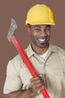 Foto: Portrait of young African man holding axe on shoulder over colored background Portrait of young African man holding axe on shoulder over colored background
