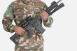 Foto: Midsection of US Marine Corps soldier holding M4 assault rifle over gray background Midsection of US Marine Corps soldier holding M4 assault rifle over gray background