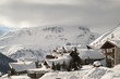 Foto: village de montagne enneigé village de montagne enneigé