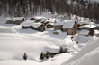 Foto: village de montagne enneigé village de montagne enneigé