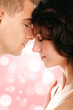 Foto: portrait of a young beautiful couple against glossy background portrait of a young beautiful couple against glossy background