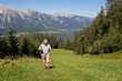 Mann beim Wandern