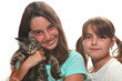 Foto: Two Sisters Holding Their Young Kitten Two Sisters Holding Their Young Kitten