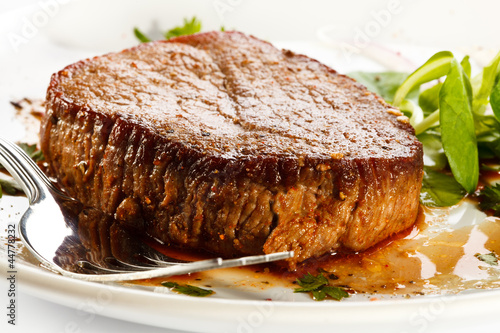 Foto: Grilled steak and vegetables Grilled steak and vegetables