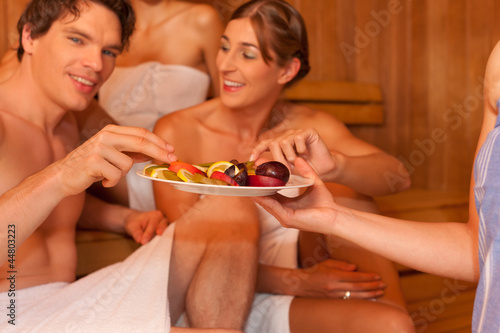 Photo: Vier Leute oder Freunde in der Sauna Vier Leute oder Freunde in der Sauna