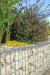 mur de soutien en pierre avec armature en grillage