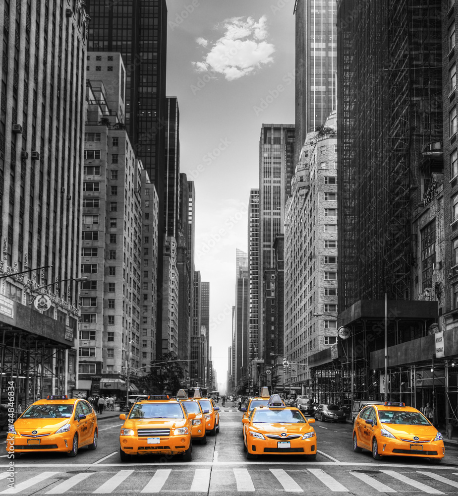 Avenue avec des taxis à New York.