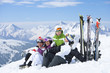 Foto: Smiling senior couples with skis on snowy mountain Smiling senior couples with skis on snowy mountain