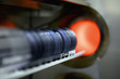 Foto: Close up of silicon wafers being processed in machine Close up of silicon wafers being processed in machine