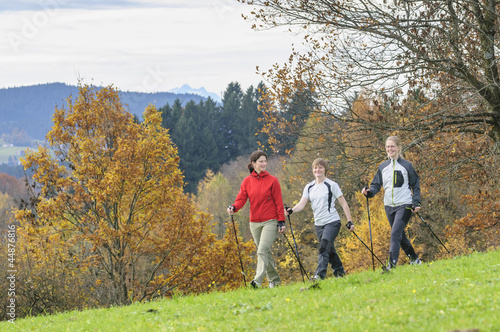 Photo: Walkerinnen beim fröhlichen Workout Walkerinnen beim fröhlichen Workout
