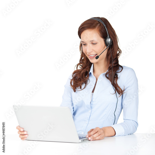 Photo: lächelnde frau mit laptop und headset lächelnde frau mit laptop und headset