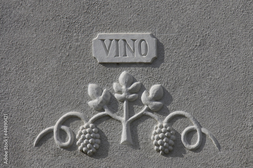 Photo: bas-relief wine - bassorilievo vino bas-relief wine - bassorilievo vino