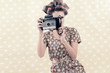 Foto: Retro Woman with 4x6 Camera Retro Woman with 4x6 Camera
