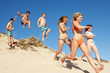 Foto: Group Of Teenage Friends Enjoying Beach Holiday Together Group Of Teenage Friends Enjoying Beach Holiday Together
