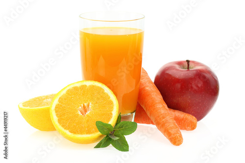 Foto: Fresh fruit juice with apple, orange and carrot Fresh fruit juice with apple, orange and carrot