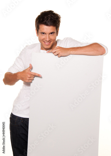 Photo: Mann mit leerem Poster zur Werbung für Eröffnung Mann mit leerem Poster zur Werbung für Eröffnung