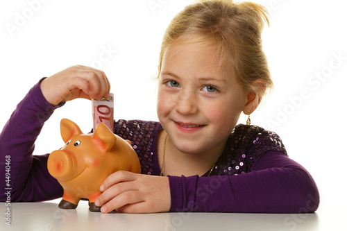 Photo: Kind mit Sparschwein. Euroschein sparen Kind mit Sparschwein. Euroschein sparen