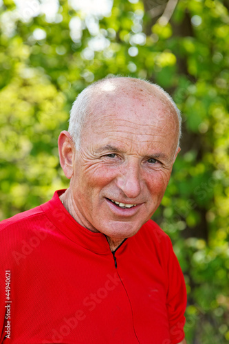 Photo: Freundlich lächelnden Senior, Porträt Freundlich lächelnden Senior, Porträt