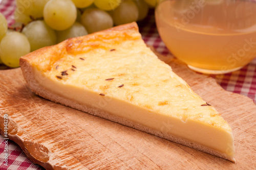 Photo: Salzkuchen auf einem Brett Salzkuchen auf einem Brett