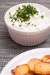Quark und Sahne mit Schnittlauch