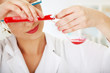 Foto: Portrait of a smiling chemist working Portrait of a smiling chemist working