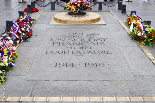 Photo: The flame of the unknown soldier in Paris The flame of the unknown soldier in Paris