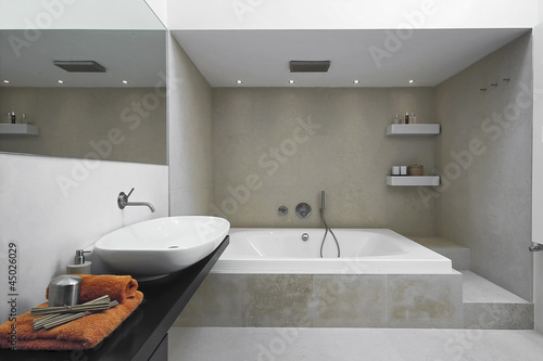 Photo: bagno moderno con vasca da bagno bagno moderno con vasca da bagno