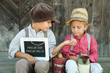 Foto: Kinder beim Verkauf Kinder beim Verkauf